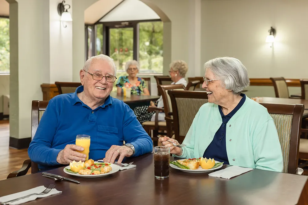 dining-couple-44 Couple dining for lunch